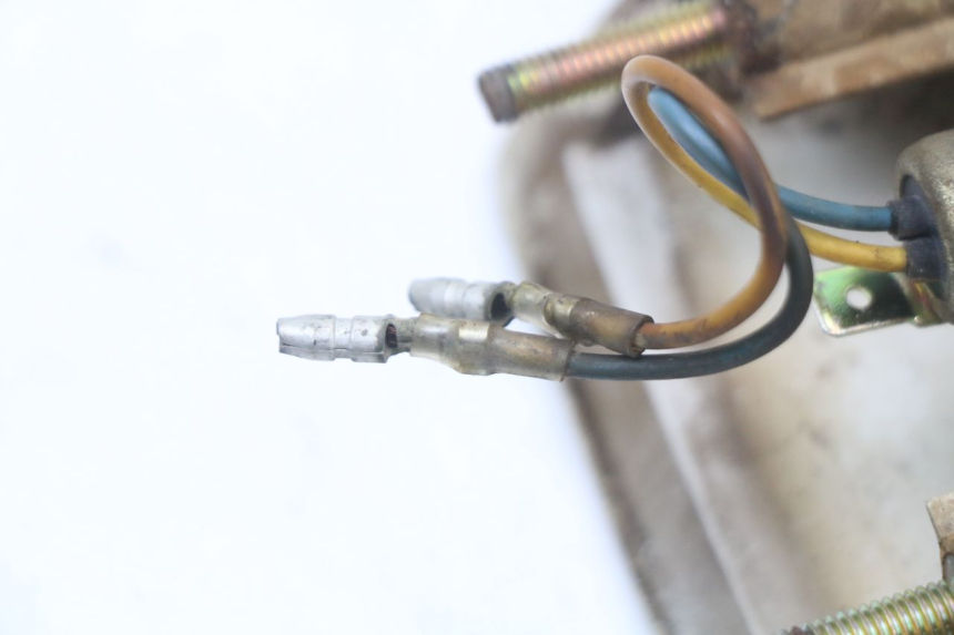 photo de LUZ TRASERA YAMAHA DTLC 125 (1982 - 1987) - Estado de la superficie y material