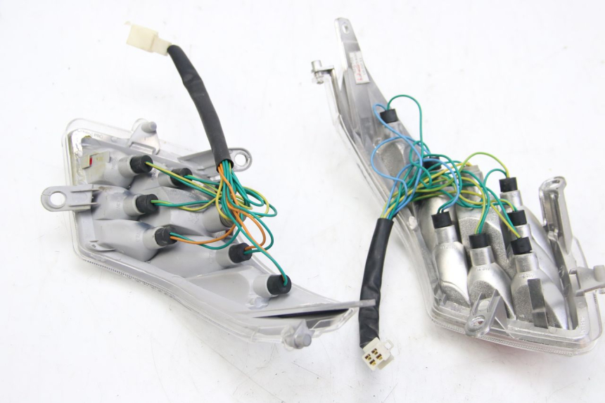 photo de LUZ TRASERA PEUGEOT E-VIVACITY 1 (2012 - 2018) - Primer plano técnico