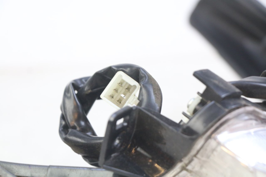 photo de LUZ TRASERA YAMAHA D'ELIGHT DELIGHT 125 (2017 - 2020) - Detalles de los puntos de fijación