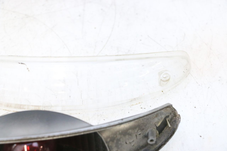 photo de LUZ TRASERA PEUGEOT ELYSTAR 50 (2002 - 2014) - Zoom estado de uso