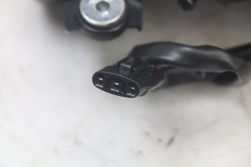 photo de LUZ TRASERA KAWASAKI ER-6 ER6 N 650 (2012 - 2016) - Estado de la superficie y material
