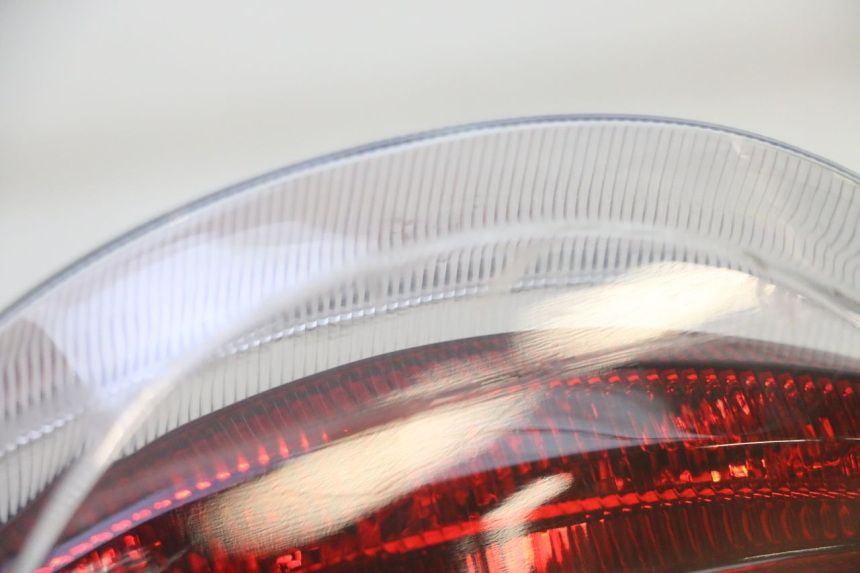 photo de LUZ TRASERA KEEWAY F-ACT FACT EVO 50 (2020 - 2026) - Estado de la superficie y material