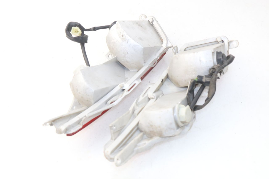 photo de LUZ TRASERA HONDA FES PANTHEON 125 (2003 - 2007) - Otra perspectiva