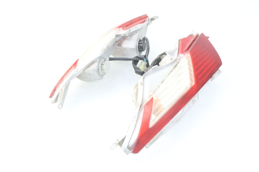 photo de LUZ TRASERA HONDA FES PANTHEON 125 (2003 - 2007) - Primer plano técnico