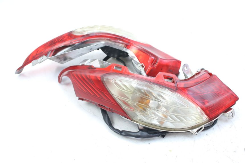 photo de LUZ TRASERA HONDA FES S-WING SWING ABS 125 (2007 - 2015) - Primer plano técnico