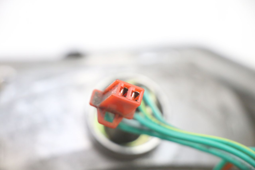 photo de LUZ TRASERA SYM FIDDLE 3 III 125 (2014 - 2020) - Detalles de los puntos de fijación