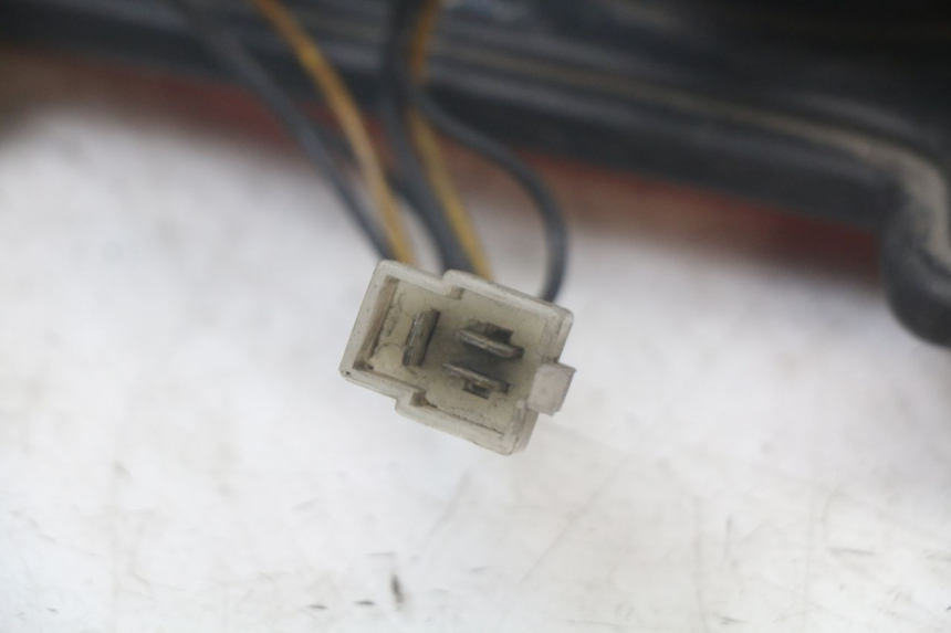 photo de LUZ TRASERA YAMAHA FJ 3CX 1200 (1986 - 1996) - Zoom sobre los componentes