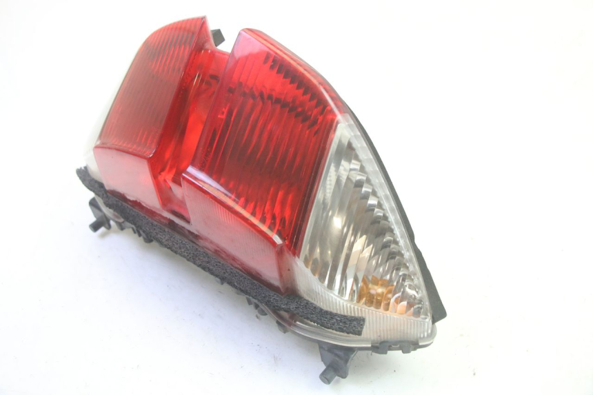 photo de LUZ TRASERA YAMAHA FJR ABS 1300 (2006 - 2012) - Primer plano técnico