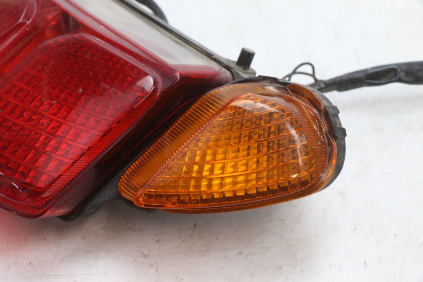 photo de LUZ TRASERA YAMAHA FJR 1300 (2001 - 2005) - Primer plano técnico