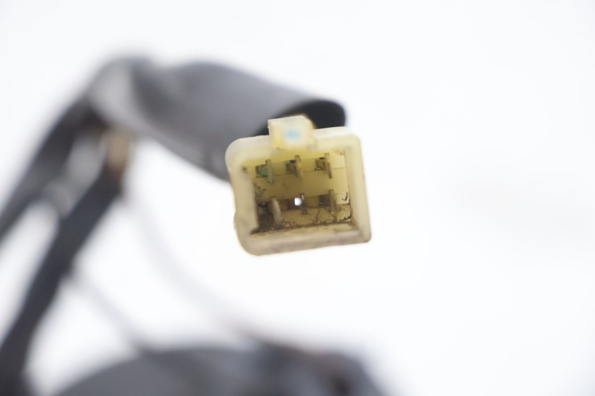 photo de LUZ TRASERA YAMAHA FJR 1300 (2001 - 2005) - Estado de la superficie y material