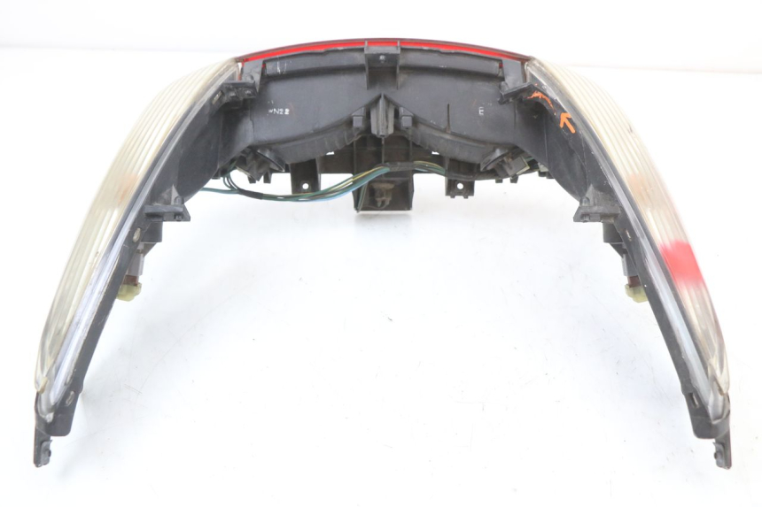 photo de LUZ TRASERA HONDA FJS SILVER WING SILVERWING 400 (2005 - 2008) - Detalles de los puntos de fijación