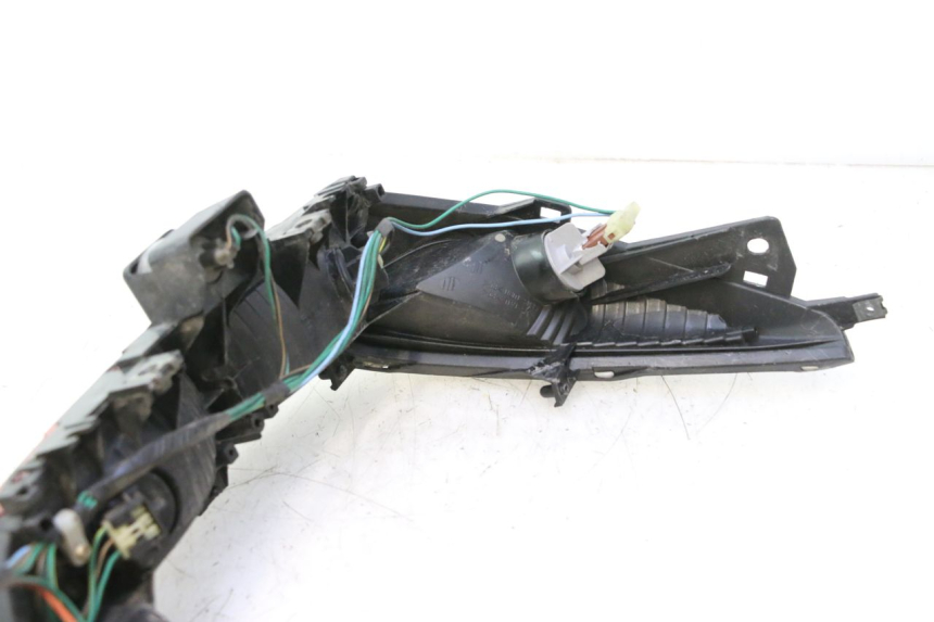 photo de LUZ TRASERA HONDA FJS SILVER WING SILVERWING 400 (2005 - 2008) - Primer plano de alta resolución