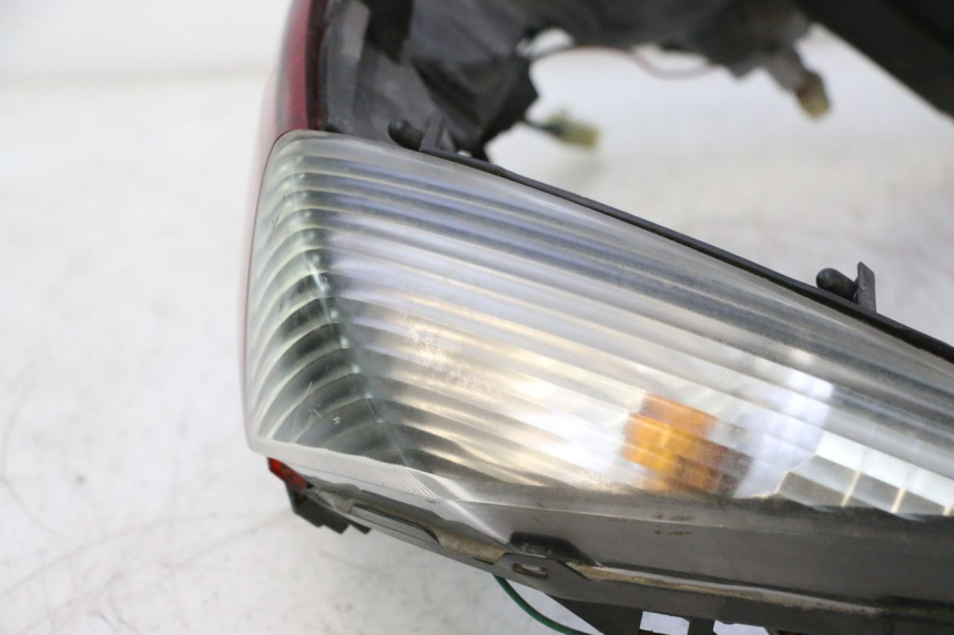 photo de LUZ TRASERA HONDA FJS SILVER WING SILVERWING 400 (2005 - 2008) - Enfoque en la estructura