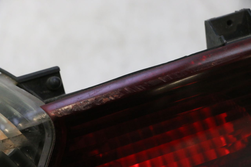 photo de LUZ TRASERA HONDA FJS SILVER WING SILVERWING 400 (2005 - 2008) - Detalles de los puntos de fijación