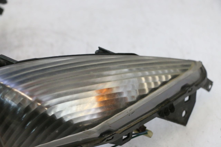 photo de LUZ TRASERA HONDA FJS SILVER WING SILVERWING 400 (2005 - 2008) - Estado de la superficie y material