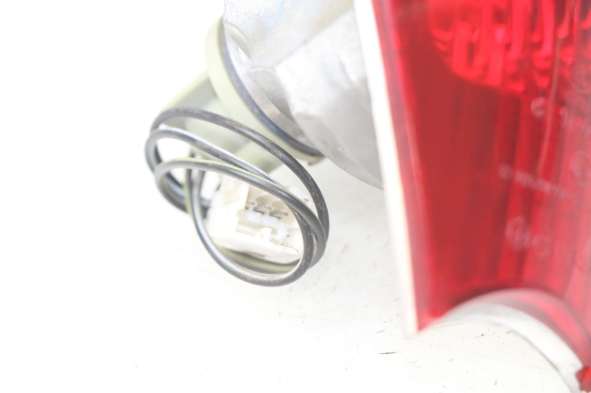 photo de LUZ TRASERA PIAGGIO FLY 100 (2006 - 2010) - Zoom estado de uso