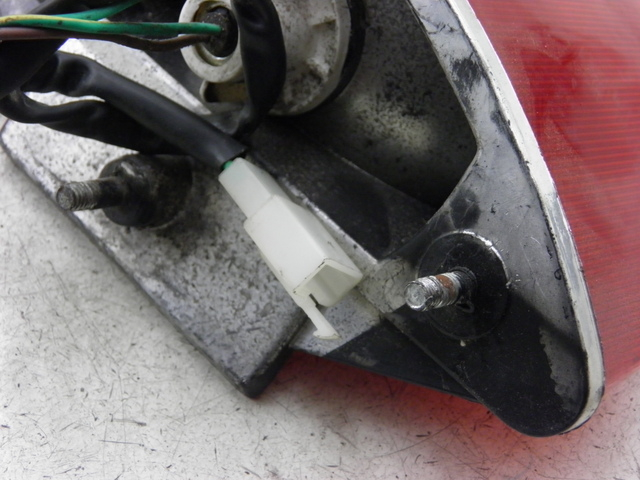 photo de LUZ TRASERA FSM 15D 4T 50 (2012 - 2016) - Detalles de los puntos de fijación