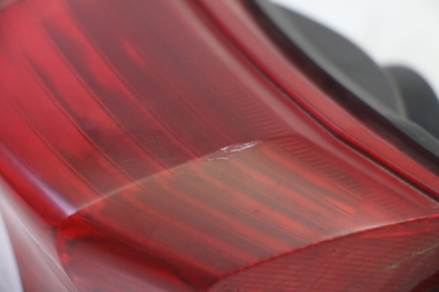 photo de LUZ TRASERA YAMAHA FZ6 N FAZER 600 (2004 - 2006) - Detalles de los puntos de fijación