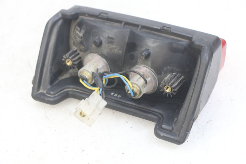 photo de LUZ TRASERA YAMAHA FZS FAZER 600 (1998 - 2001) - Primer plano técnico