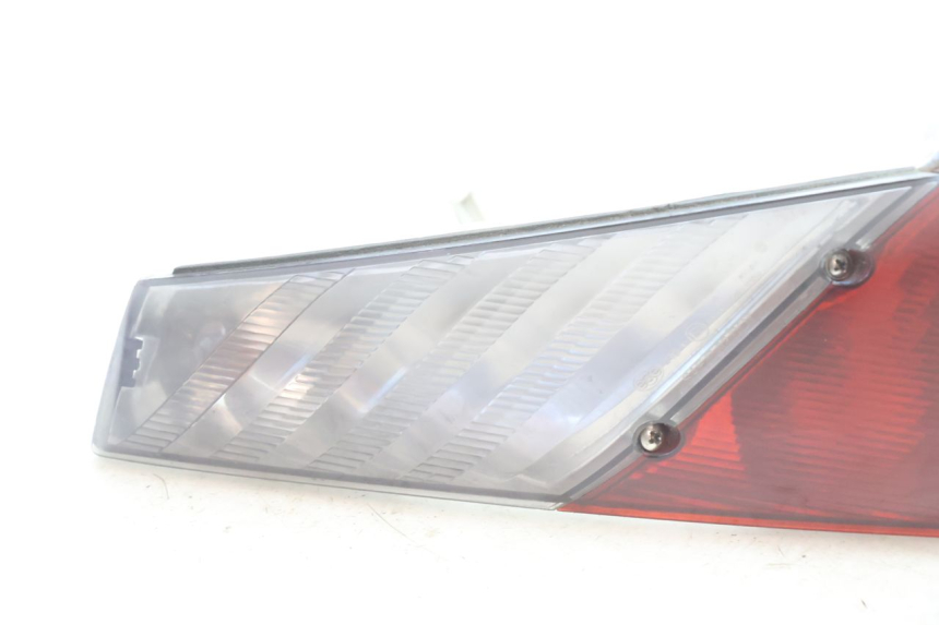 photo de LUZ TRASERA IZQUIERDA APRILIA ATLANTIC S 125 (2010 - 2013) - Detalle de la pieza