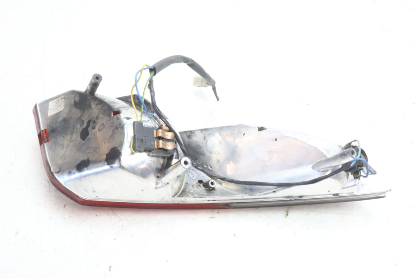 photo de LUZ TRASERA IZQUIERDA APRILIA ATLANTIC S 125 (2010 - 2013) - Detalles de los puntos de fijación