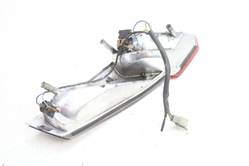 photo de LUZ TRASERA IZQUIERDA APRILIA ATLANTIC S 125 (2010 - 2013) - Estado de la superficie y material