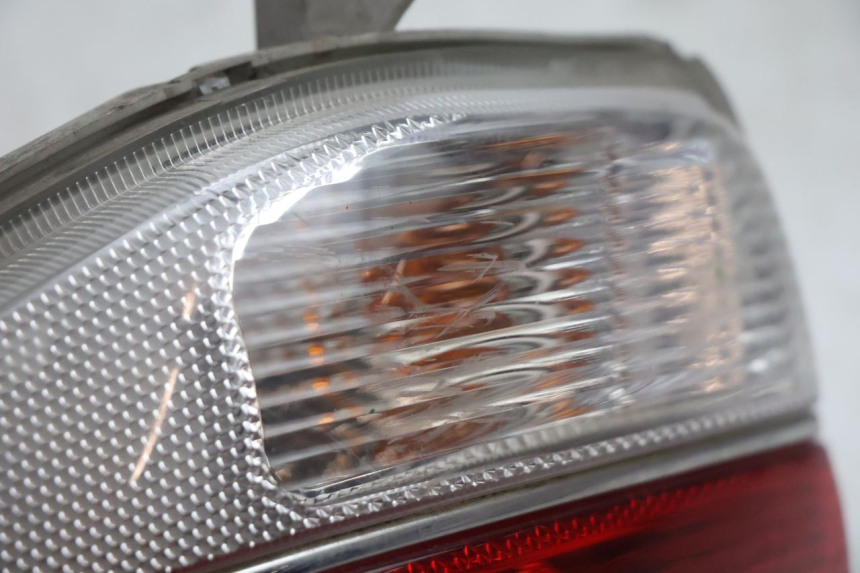 photo de LUZ TRASERA IZQUIERDA SUZUKI BURGMAN EXECUTIVE ABS 650 (2006 - 2012) - Otra perspectiva
