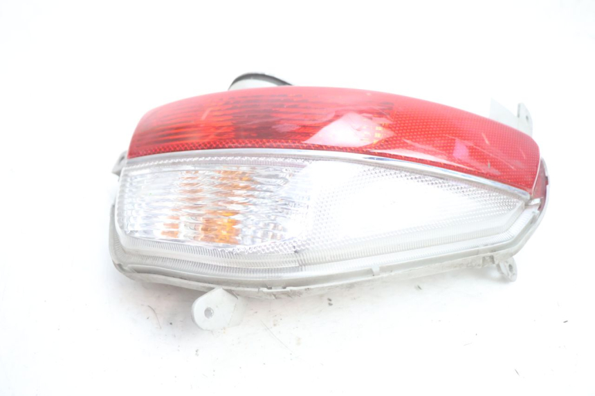 photo de LUZ TRASERA IZQUIERDA SUZUKI BURGMAN EXECUTIVE ABS 650 (2006 - 2012) - Primer plano técnico