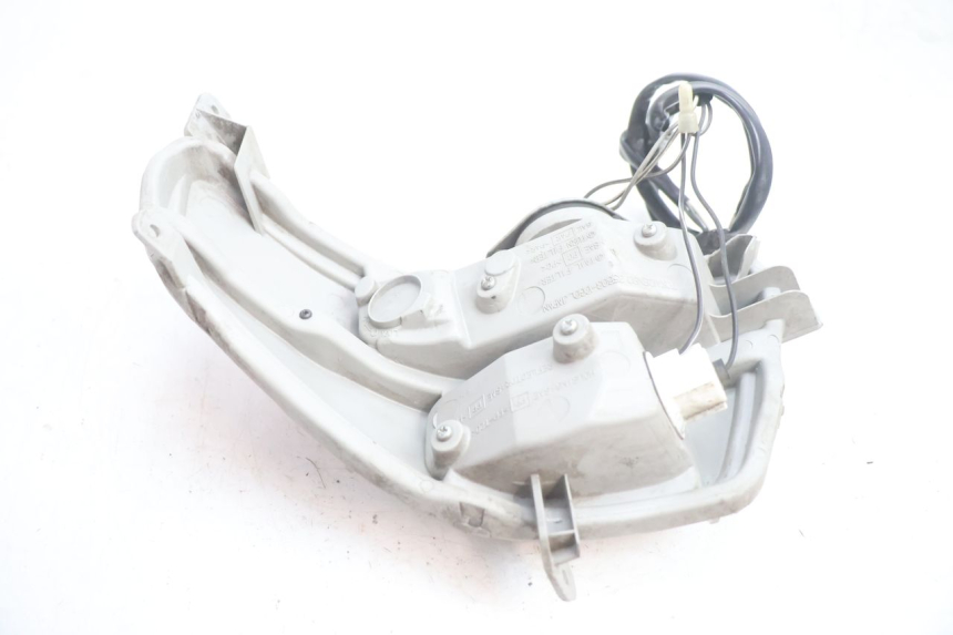photo de LUZ TRASERA IZQUIERDA SUZUKI BURGMAN EXECUTIVE ABS 650 (2006 - 2012) - Estado de la superficie y material