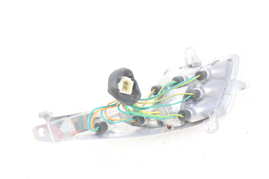 photo de FARO TRASERO IZQUIERDO PEUGEOT E-VIVACITY 1 (2012 - 2018) - Primer plano técnico