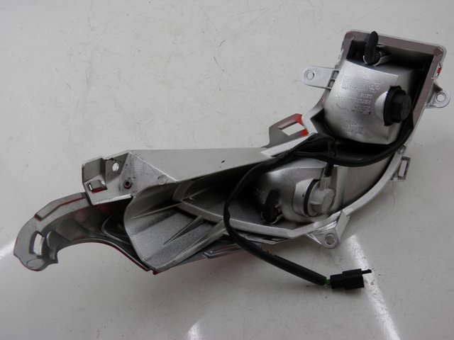 photo de LUZ TRASERA IZQUIERDA HONDA FES S-WING SWING 125 (2007 - 2015) - Detalle de la pieza