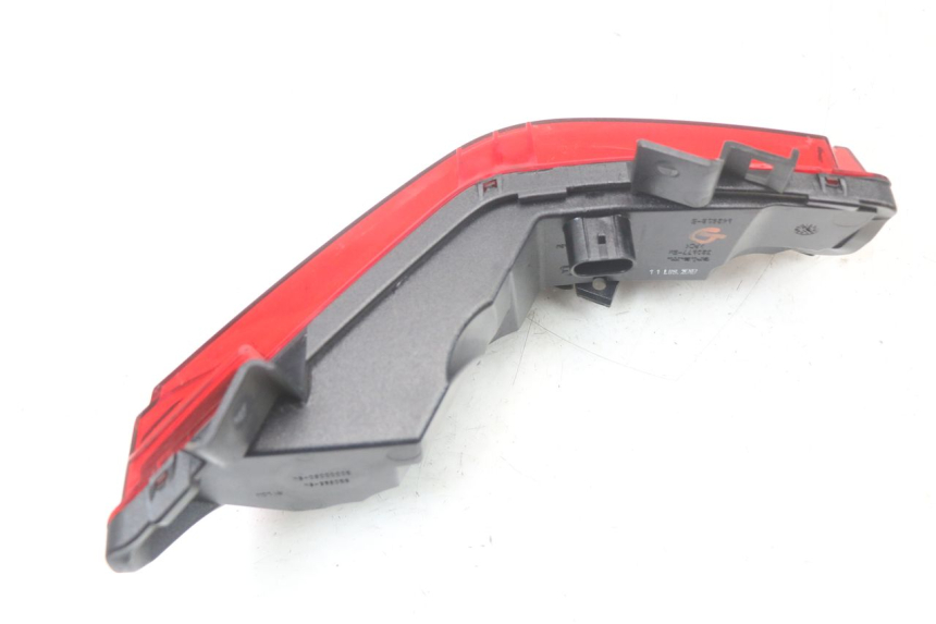 photo de LUZ TRASERA IZQUIERDA PIAGGIO MP3 HPE 350 (2018 - 2020) - Recambio usado revisado