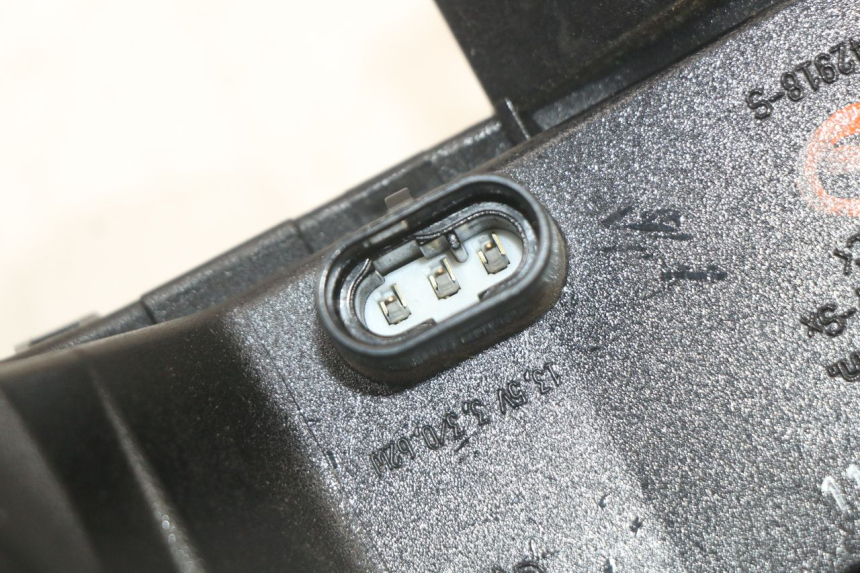 photo de LUZ TRASERA IZQUIERDA PIAGGIO MP3 HPE 350 (2018 - 2020) - Marcados y referencias originales