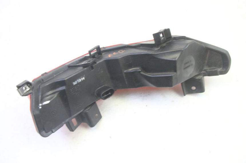 photo de LUZ TRASERA IZQUIERDA PIAGGIO MP3 HPE 350 (2018 - 2020) - Primer plano técnico