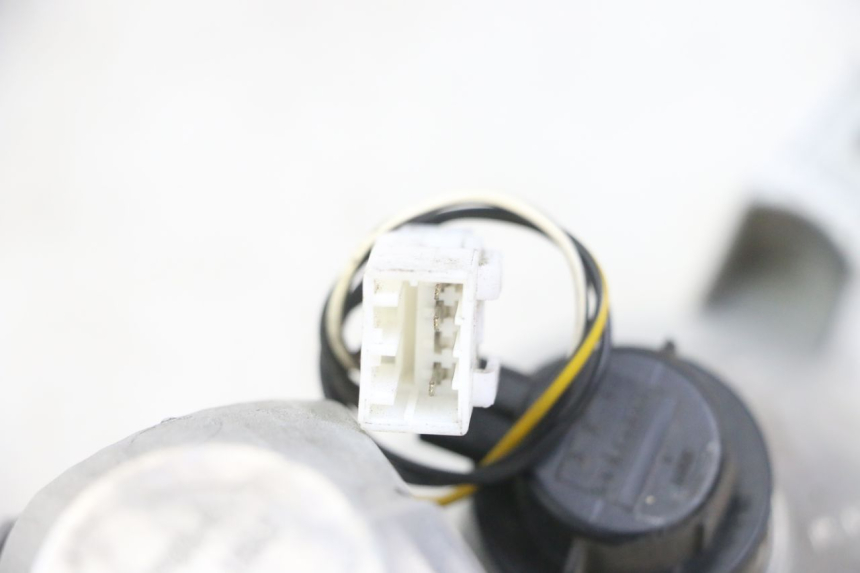 photo de LUZ TRASERA IZQUIERDA PIAGGIO MP3 LT 300 (2010 - 2016) - Zoom estado de uso