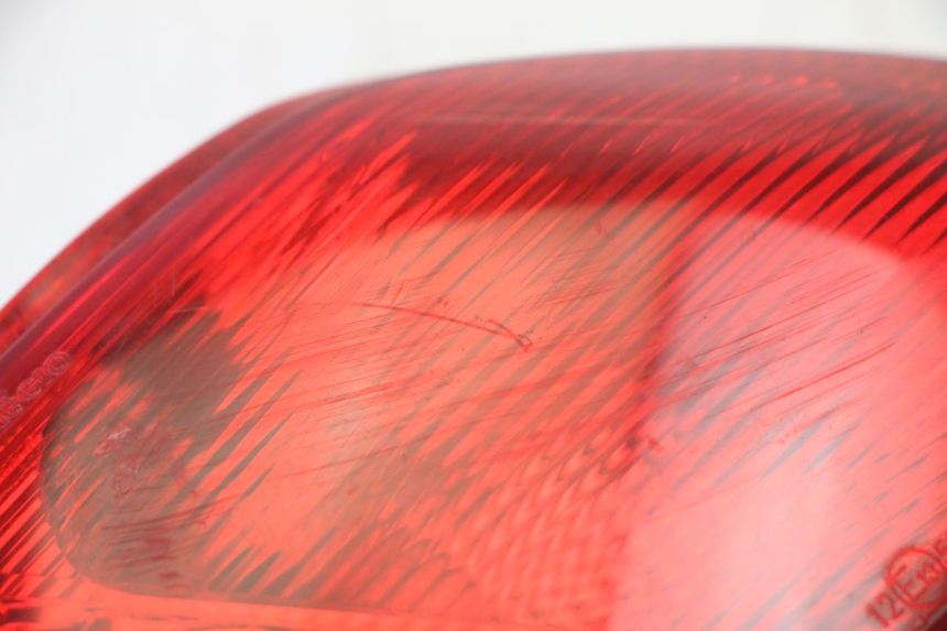 photo de LUZ TRASERA IZQUIERDA PIAGGIO MP3 LT 300 (2010 - 2016) - Otra perspectiva