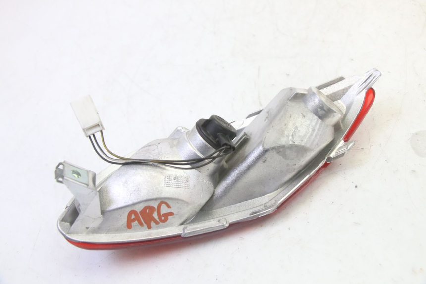 photo de LUZ TRASERA IZQUIERDA PIAGGIO MP3 LT 300 (2010 - 2016) - Primer plano técnico