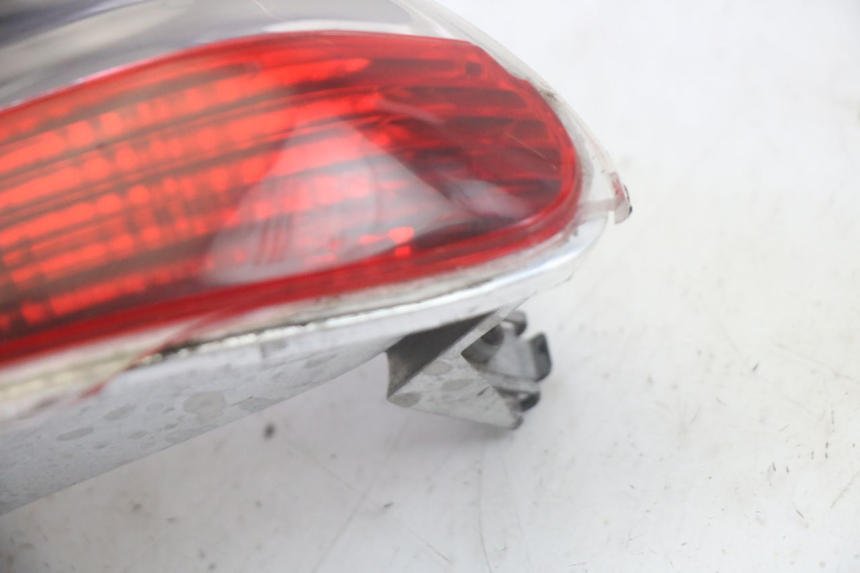 photo de FARO TRASERO IZQUIERDO PIAGGIO MP3 LT 400 (2007 - 2012) - Otra perspectiva