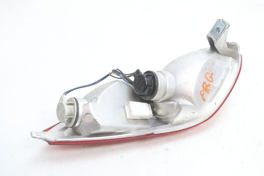 photo de LUZ TRASERA IZQUIERDA PIAGGIO MP3 LT 300 (2010 - 2016) - Primer plano técnico