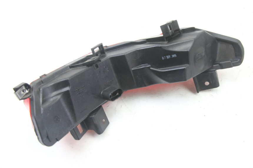 photo de LUZ TRASERA IZQUIERDA PIAGGIO MP3 500 (2014 - 2017) - Detalles de los puntos de fijación