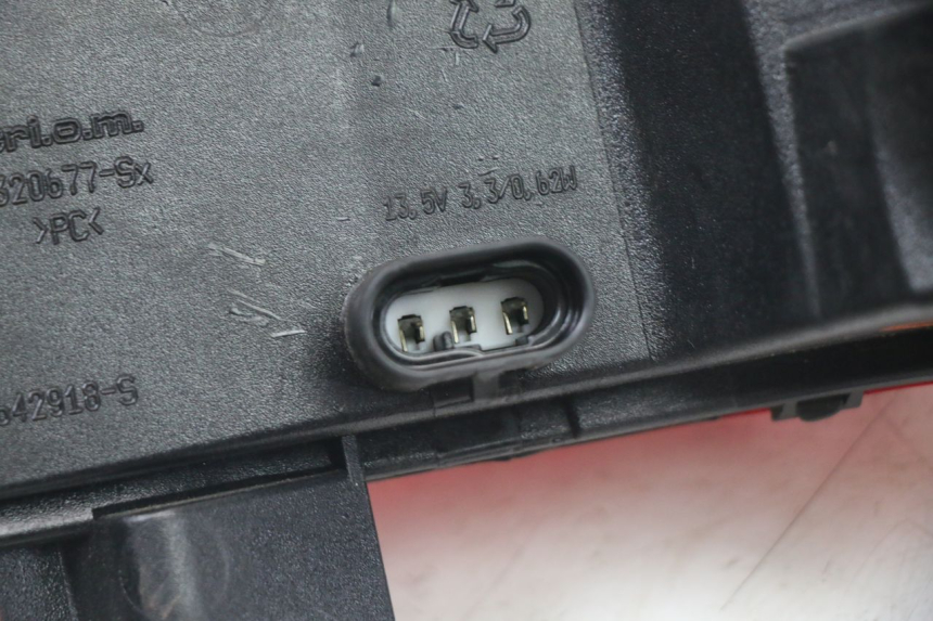 photo de LUZ TRASERA IZQUIERDA PIAGGIO MP3 500 (2014 - 2017) - Estado de la superficie y material