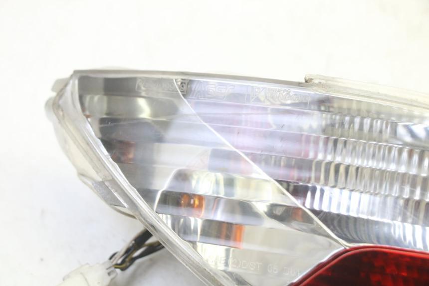 photo de LUZ TRASERA IZQUIERDA PIAGGIO MP3 125 (2006 - 2014) - Detalle de la pieza