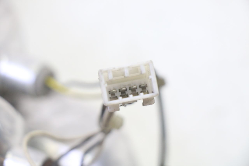 photo de LUZ TRASERA IZQUIERDA PIAGGIO MP3 125 (2006 - 2014) - Detalles de los puntos de fijación