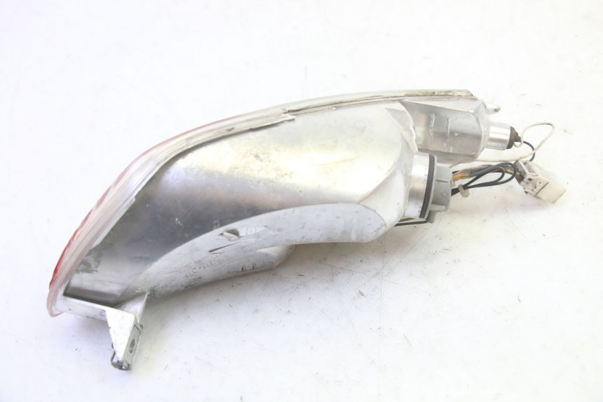 photo de LUZ TRASERA IZQUIERDA PIAGGIO MP3 RL 250 (2006 - 2010) - Detalles de los puntos de fijación