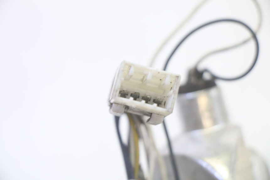 photo de LUZ TRASERA IZQUIERDA PIAGGIO MP3 RL 250 (2006 - 2010) - Estado de la superficie y material