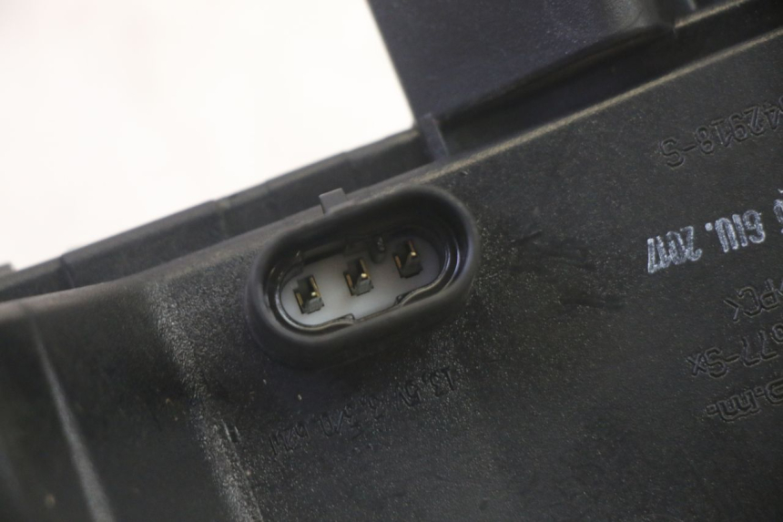 photo de LUZ TRASERA IZQUIERDA PIAGGIO MP3 500 (2016 - 2018) - Detalles de los puntos de fijación