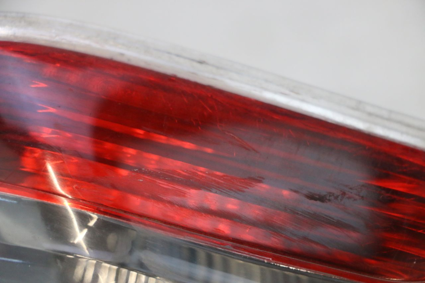 photo de LUZ TRASERA IZQUIERDA PIAGGIO MP3 RL 250 (2006 - 2010) - Detalle de la pieza
