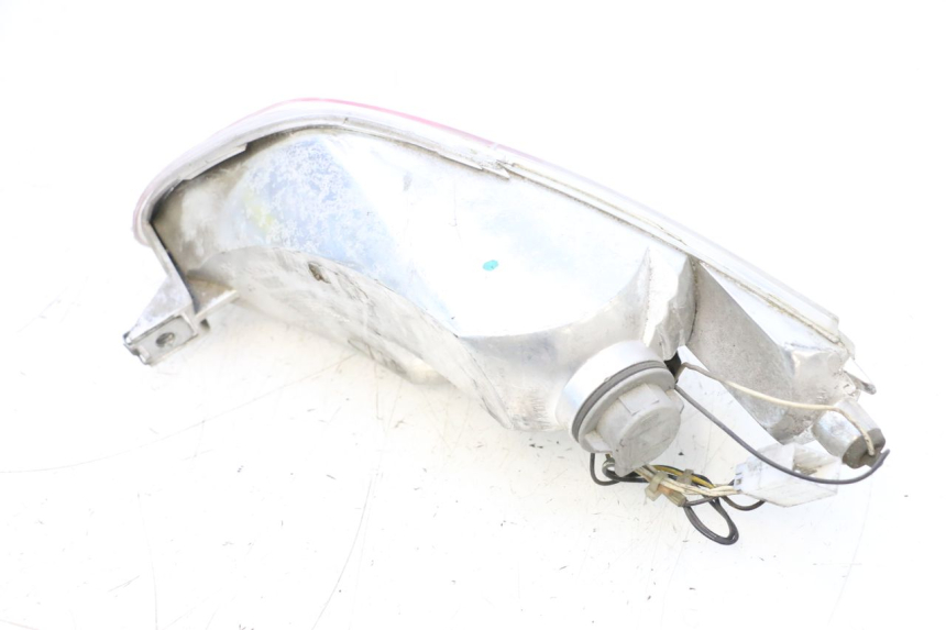 photo de LUZ TRASERA IZQUIERDA PIAGGIO MP3 RL 250 (2006 - 2010) - Características distintivas