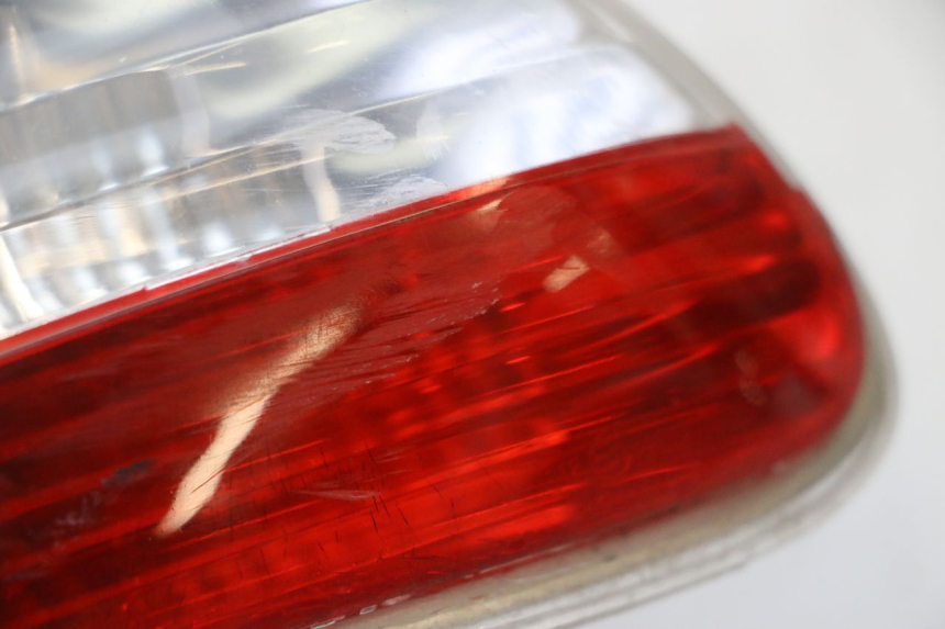 photo de LUZ TRASERA IZQUIERDA PIAGGIO MP3 RL 250 (2006 - 2010) - Otra perspectiva