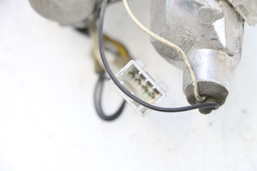 photo de LUZ TRASERA IZQUIERDA PIAGGIO MP3 RL 250 (2006 - 2010) - Estado de la superficie y material